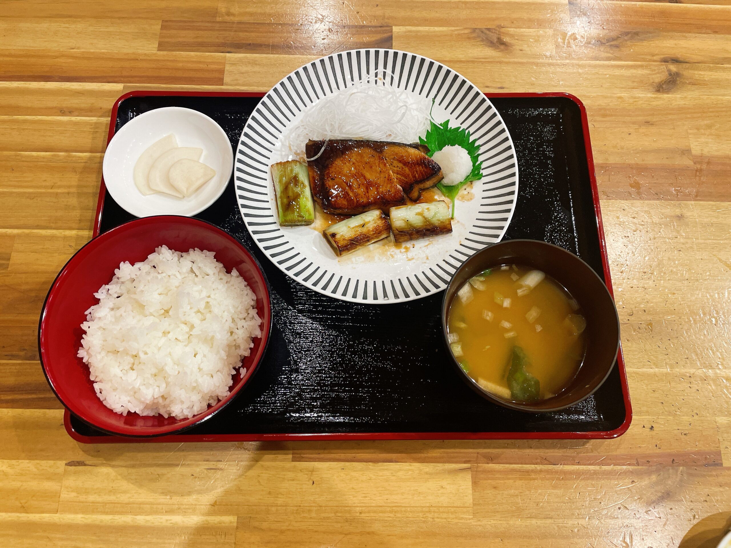 ぶりの照り焼き定食